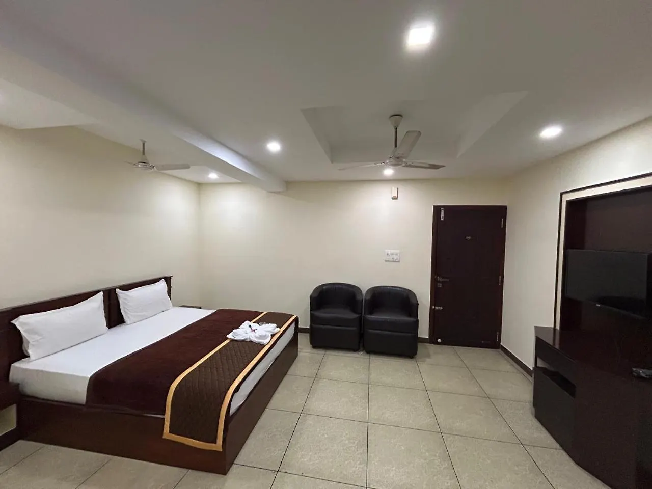 K V Suites Kochi Hotel